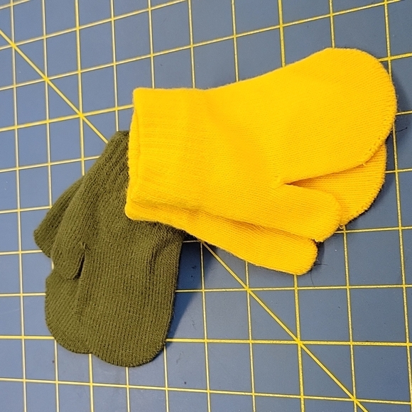 Set of 2 Mittens 5" Length x 3" in Palm - Picture 2 of 3